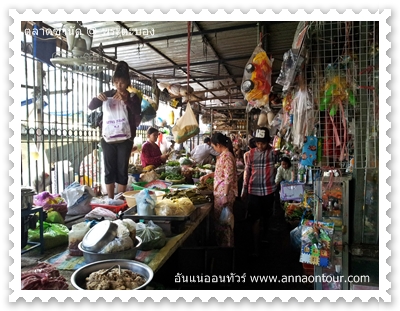 ร้านค้ารอบนอกตลาดซานัด