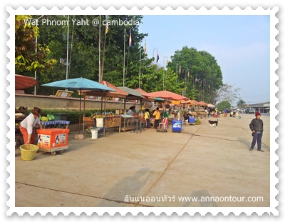 ร้านขายของด้านล่างทางขึ้นวัดพนมหยาด