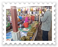 ข้าวต้มมัดลาว ในตลาดหลักสอง