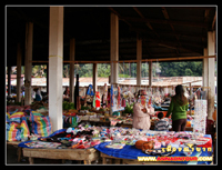 แผงขายของที่ตลาดน้ำบาก