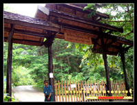 ทางเข้าไปชมน้ำตกตาดกวางซี