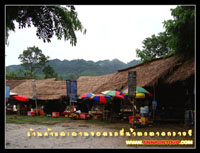 ร้านอาหารบริเวณน้ำตกตาดกวางซี
