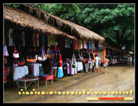 ร้านค้าบริเวณน้ำตกตาดกวางซี