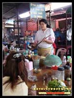 ร้านอาหารที่ตลาดเช้าหลวงน้ำทา