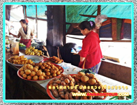 ร้านขายขนมในตลาดสามชั้น