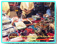 ร้านขายสร้อย กำไล ในถนนคนเดินเวียงจันทน์