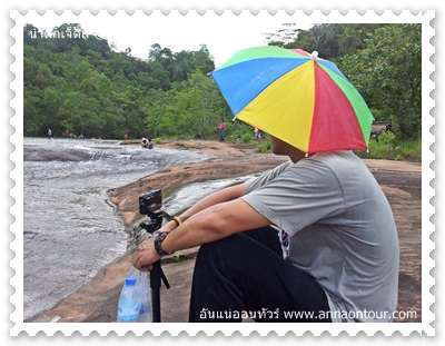 ชมวิวสวย ๆ ที่น้ำตกเจ็ดสี