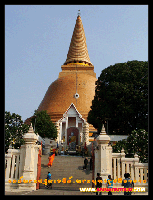 ด้านหน้าพระปฐมเจดีย์