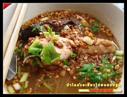 ก๋วยเตี๋ยวไก่เส้นเล็กต้มยำ