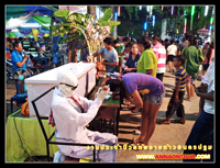 ทำบุญในงานวัดทัพยายท้าว