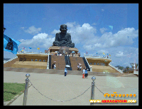  huaymongkol temple