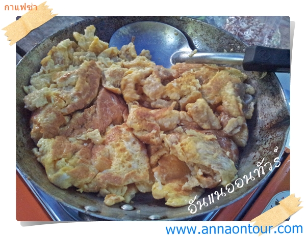 Plain rice omelet with cracklings