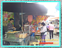ร้านค้าส่วนใหญ่เป็นชาวพม่า