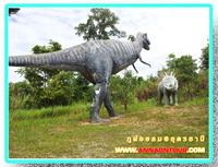 รูปปั้นไดโนเสาร์ในพิพิธภัณฑ์ล้านปีภูฝอยลม